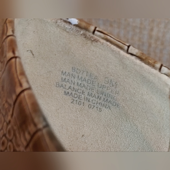 Bandolino Faux Patent Leather Heeled Loafer / Snake Pattern - Size 8.5 - Picture 8 of 8